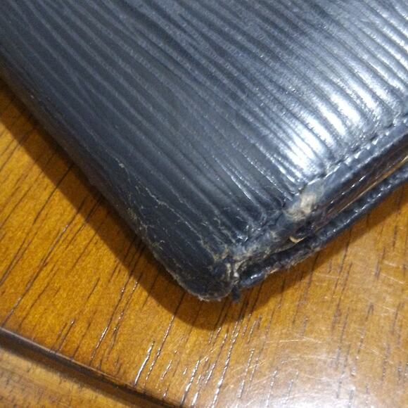 Louis Vuitton Epi Bifold Wallet with COA - Picture 3 of 11